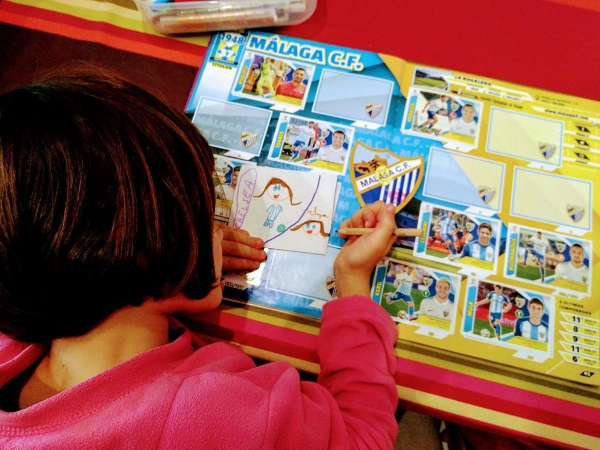 Miles de personas solicitan incluir a las mujeres futbolistas en el álbum de cromos de la Liga Miles de personas solicitan incluir a las mujeres futbolistas en el álbum de cromos de la Liga
