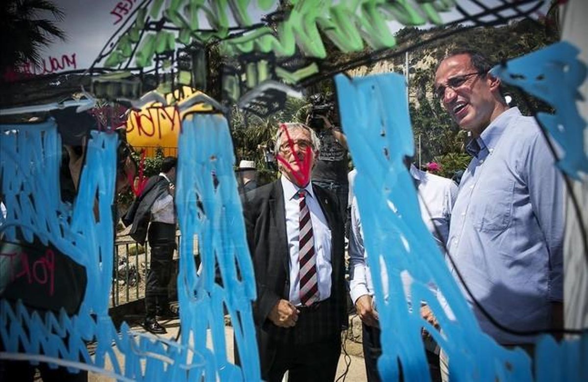 El alcaldable de CiU por Barcelona Xavier Trias y Antoni Vives, concejal de Hábitat Urbano y número cuatro de la lista, explican su plan para el Morrot. El alcaldable de CiU por Barcelona Xavier Trias y Antoni Vives, concejal de Hábitat Urbano y número cuatro de la lista, explican su plan para el Morrot.