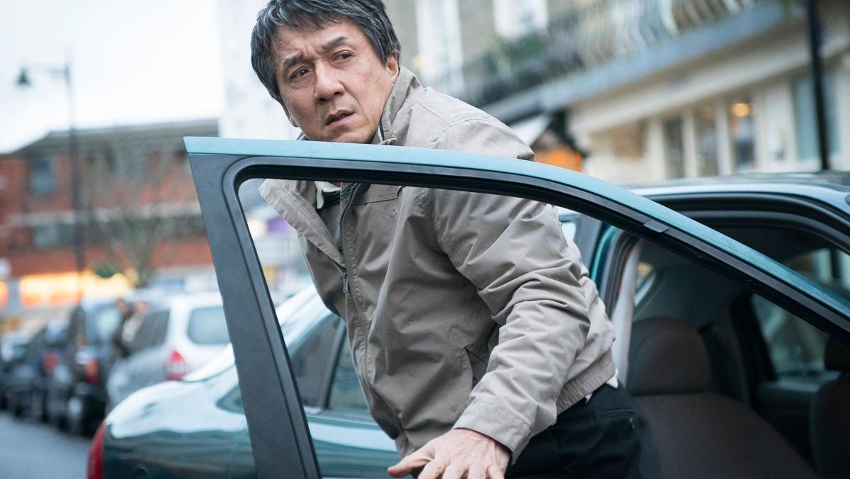 Jackie Chan sigue repartiendo leña (a los 63)