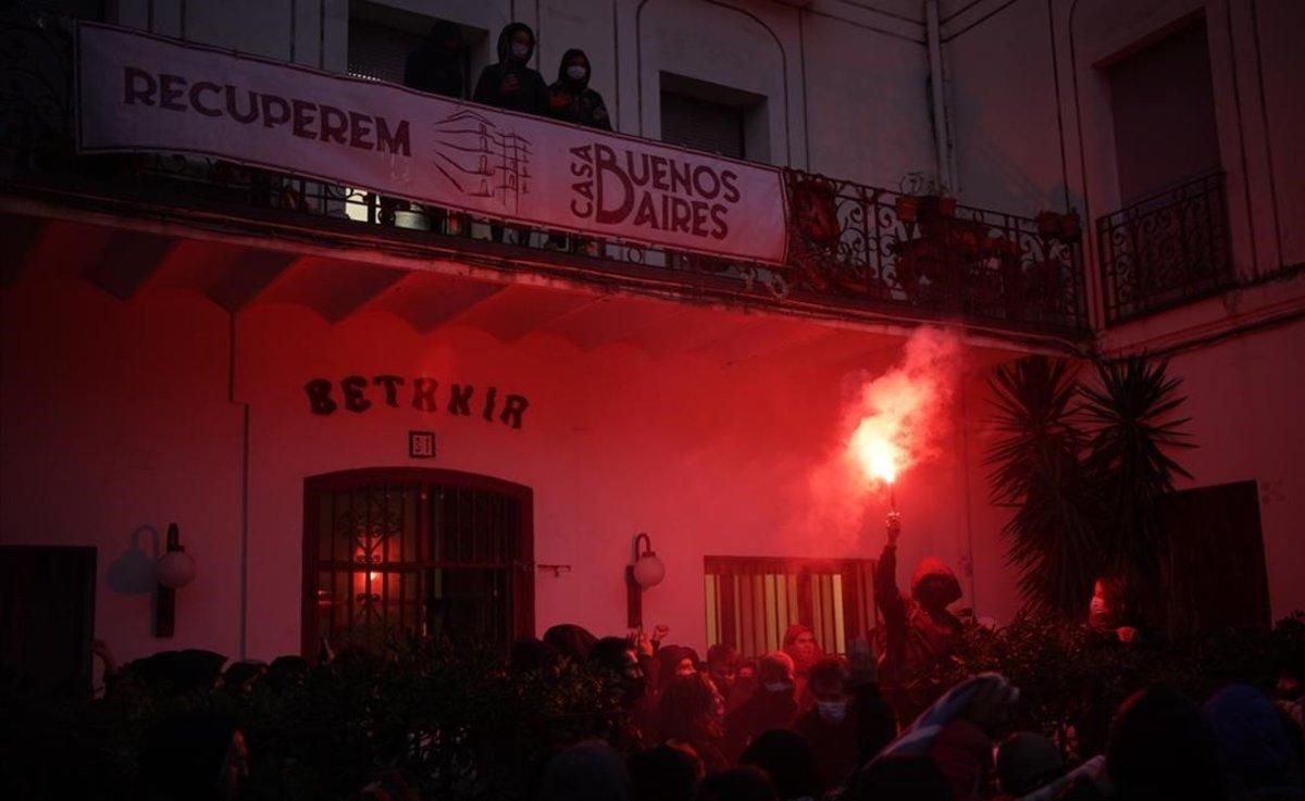 intento de desalojo de la Casa Buenos Aires de Barcelona. intento de desalojo de la Casa Buenos Aires de Barcelona.