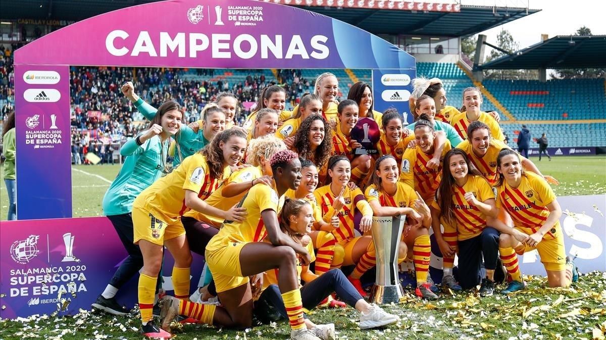 Las jugadoras del Barça posan con la Supercopa de España en Salamanca. Las jugadoras del Barça posan con la Supercopa de España en Salamanca.