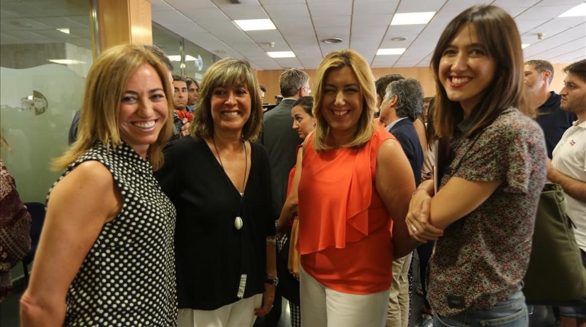 De izquierda a derecha, Chacón, Núria Marín, Susana Díaz y Núria Parlon, durante una conferencia sobre regeneración democrática celebrada en L’Hospitalet en julio del año pasado. 