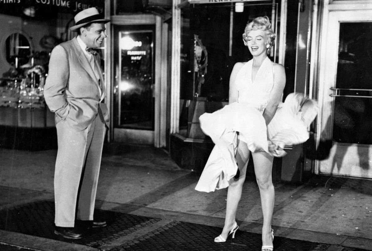 Tom Ewell y Marilyn Monroe en la imagen más icónica de ’La tentación vive arriba’. Tom Ewell y Marilyn Monroe en la imagen más icónica de ’La tentación vive arriba’.
