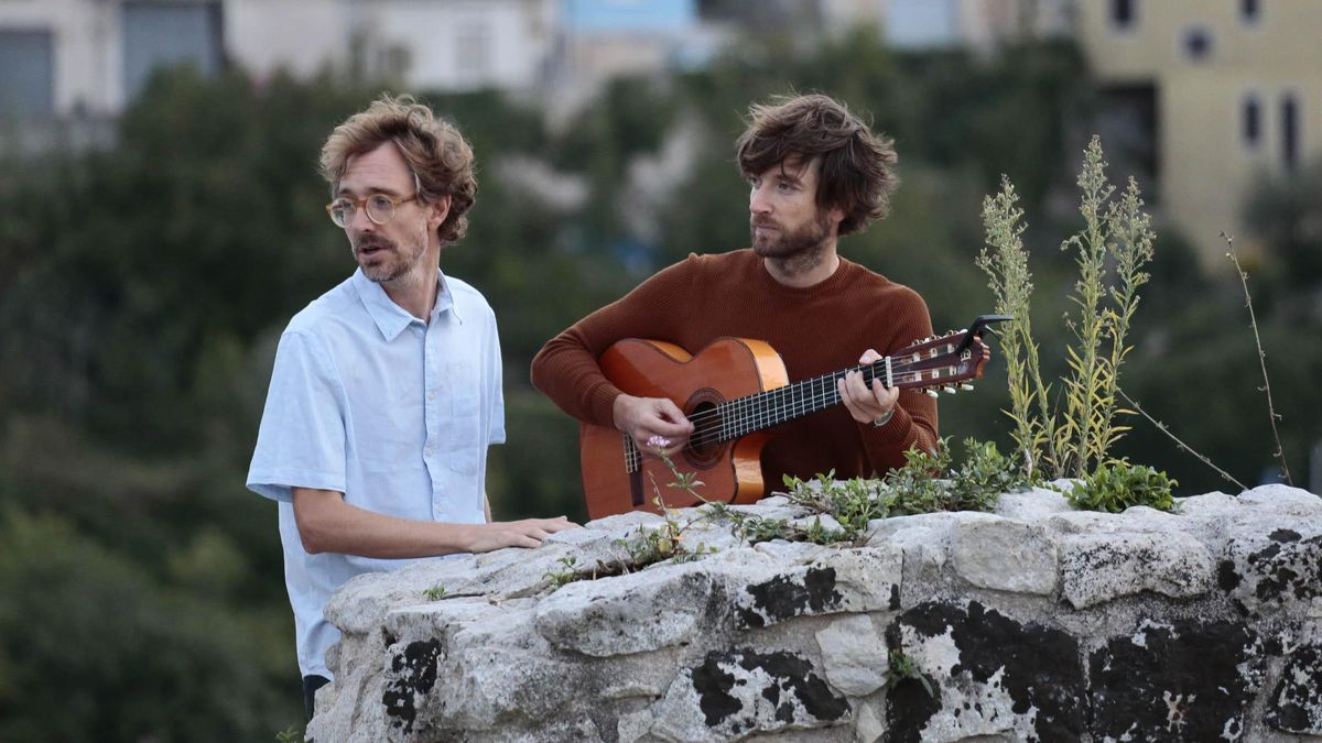 Kings of Convenience, dúo de folk-pop noruego formado por Erlend Øye y Eirik Glambek Bøe (derecha). Kings of Convenience, dúo de folk-pop noruego formado por Erlend Øye y Eirik Glambek Bøe (derecha).