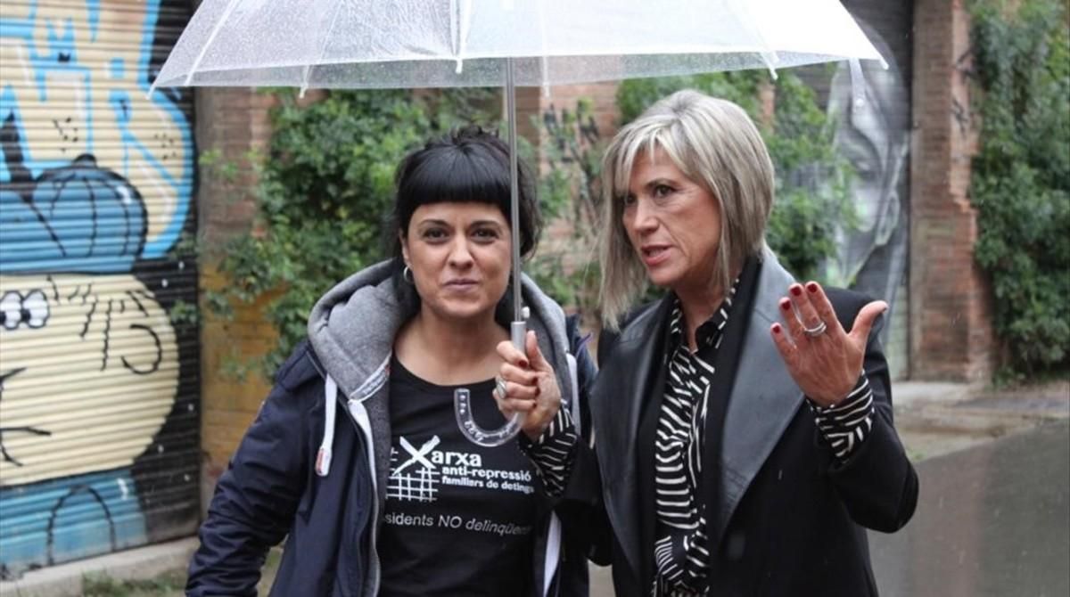 Anna Gabriel y Julia Otero, durante la entrevista de TV-3, en Barcelona. Anna Gabriel y Julia Otero, durante la entrevista de TV-3, en Barcelona.