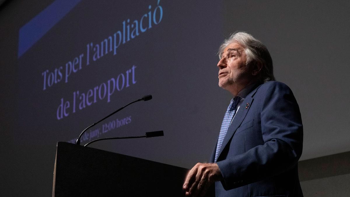Els empresaris insten que l’ampliació de l’Aeroport de Barcelona impliqui «compensacions generoses» Els empresaris insten que l’ampliació de l’Aeroport de Barcelona impliqui «compensacions generoses»