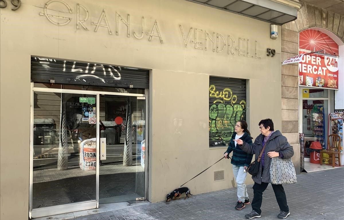Robades les lletres art-déco de la Granja Vendrell de Barcelona Robades les lletres art-déco de la Granja Vendrell de Barcelona