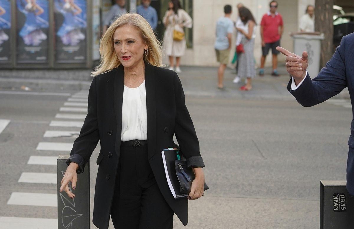 Cifuentes es desvincula davant el jutge del finançament il·legal del PP de Madrid Cifuentes es desvincula davant el jutge del finançament il·legal del PP de Madrid