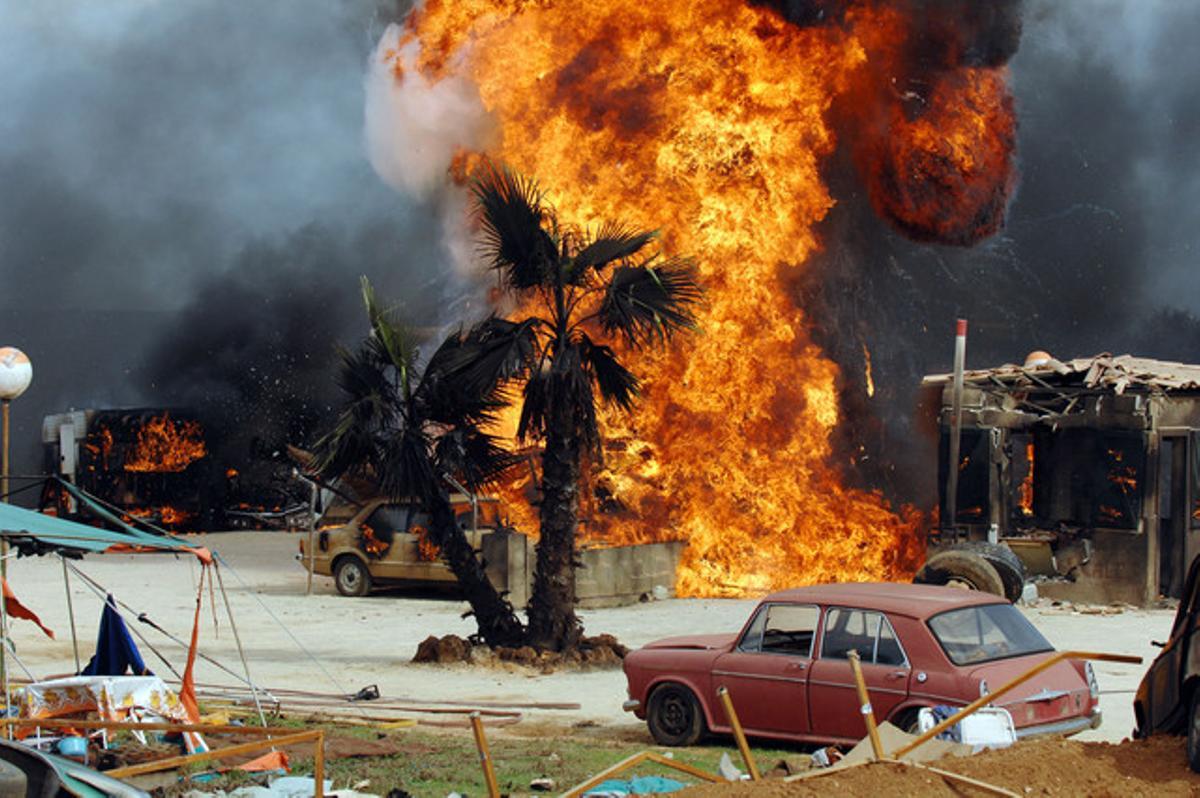 Fotograma de la película ’Paraíso en llamas’, que narra la tragedia del cámping de ’Els Alfacs’. Fotograma de la película ’Paraíso en llamas’, que narra la tragedia del cámping de ’Els Alfacs’.