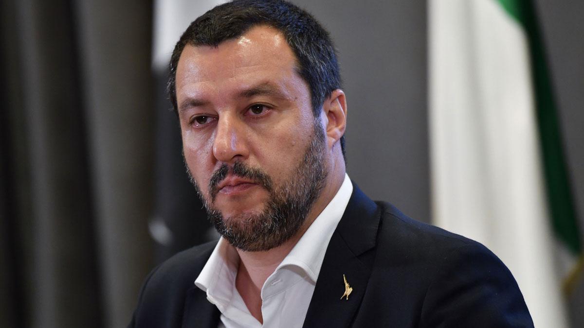 Matteo Salvini dice que quiere que los inmigrantes lleguen a Italia en avión, a poder ser en primera clase.