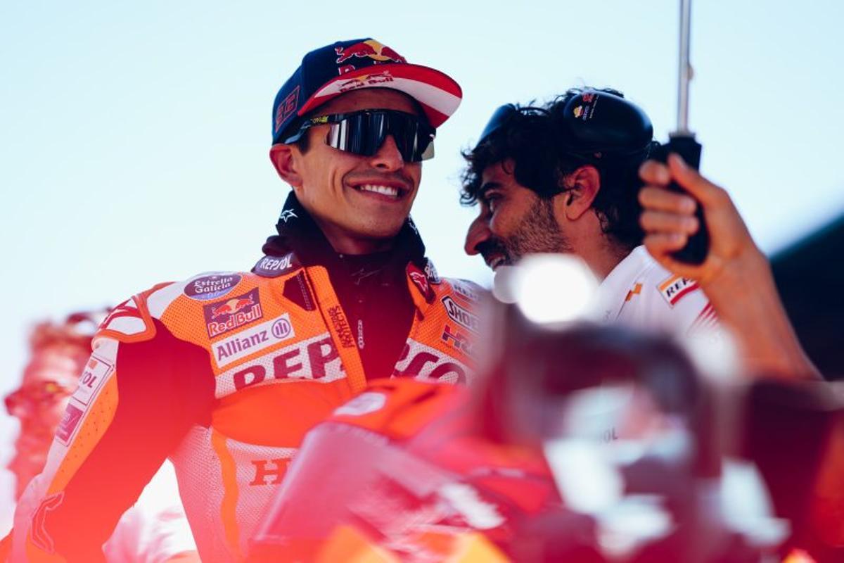 Marc Márquez et son ingénieur Santi Hernández, sur la grille de Spielberg.