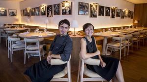 Sebastián Mazzola y Sussie Villarico, en la sala del Bar Veraz.