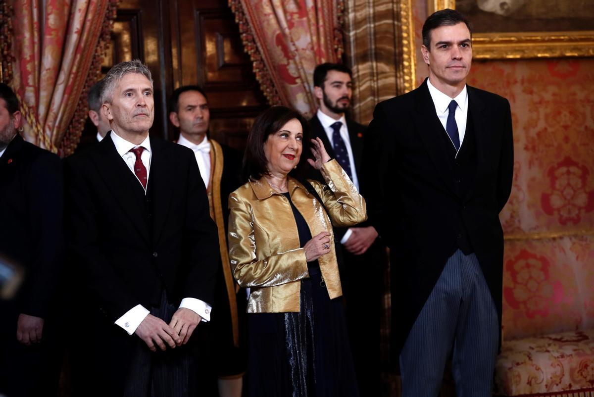 Pedro Sánchez, y los ministros de Interior, Fernando Grande-Marlaska, y de Defensa, Margarita Robles.