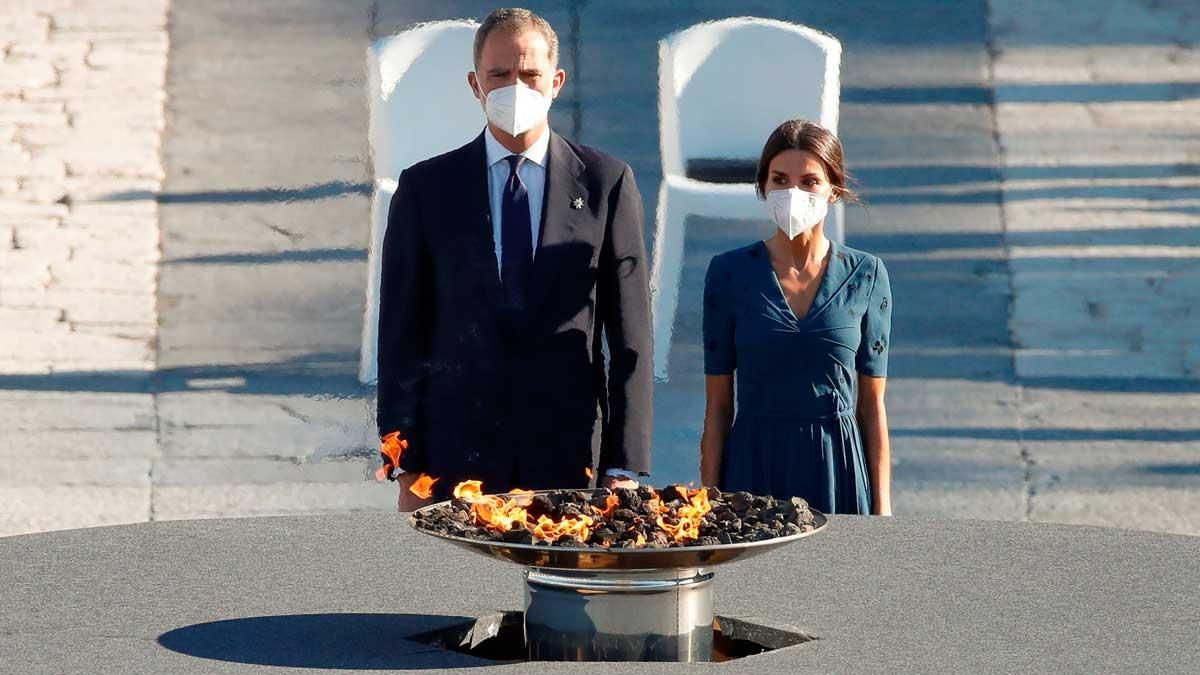 Los Reyes, en el acto de homenaje a las víctimas de la pandemia de covid y a los sanitarios celebrado en el Palacio Real en Madrid. Los Reyes, en el acto de homenaje a las víctimas de la pandemia de covid y a los sanitarios celebrado en el Palacio Real en Madrid.