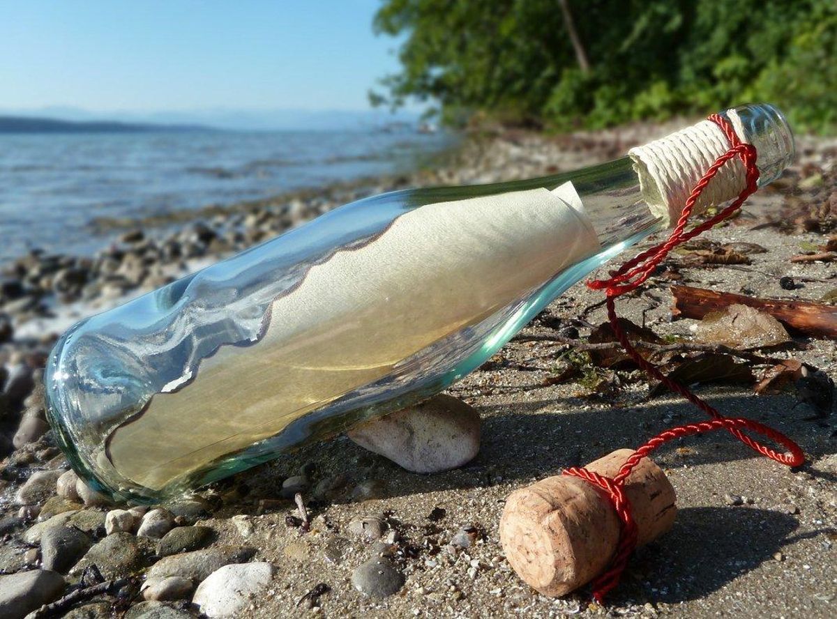 Encuentran en Moscú un mensaje en una botella que una niña tiró al mar en España Encuentran en Moscú un mensaje en una botella que una niña tiró al mar en España