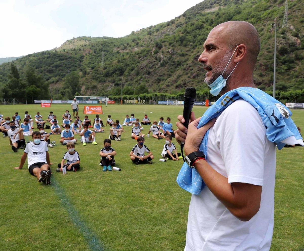 Pep Guardiola, en su campus de Rialp. Pep Guardiola, en su campus de Rialp.