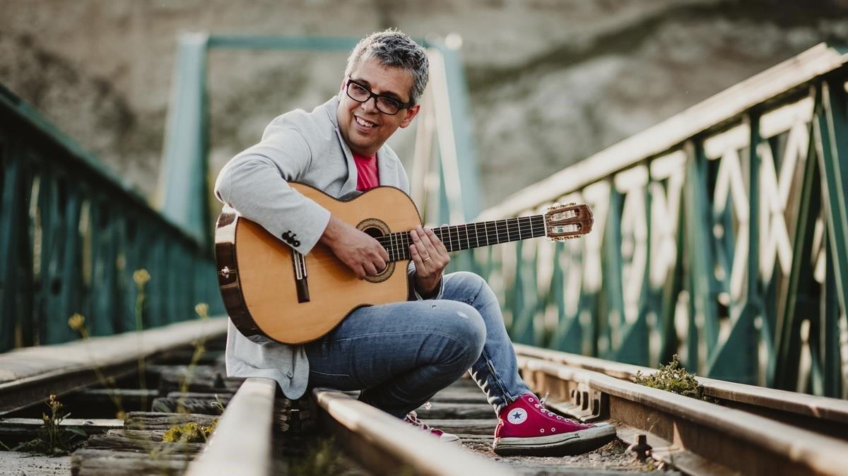 Pedro Guerra, en una imagen promocional Pedro Guerra, en una imagen promocional