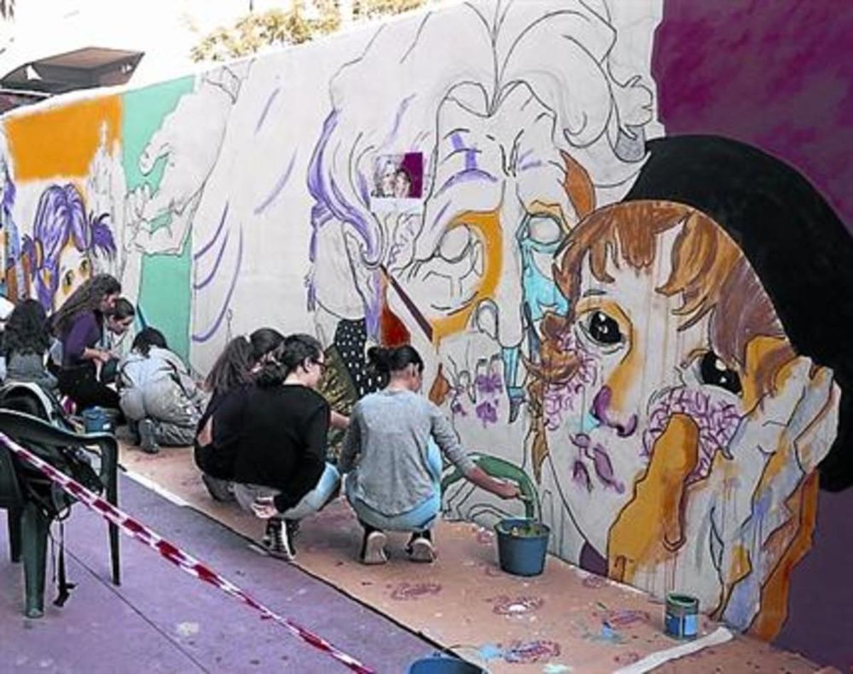 La obra 8Mural realizado por alumnos del Safa y de la Llotja. La obra 8Mural realizado por alumnos del Safa y de la Llotja.