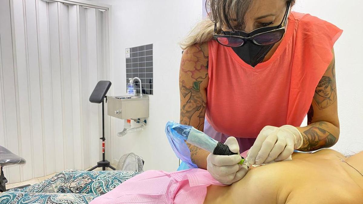 Tatuatge de reparació: ’esborrant’ la urpada del càncer amb tinta xinesa