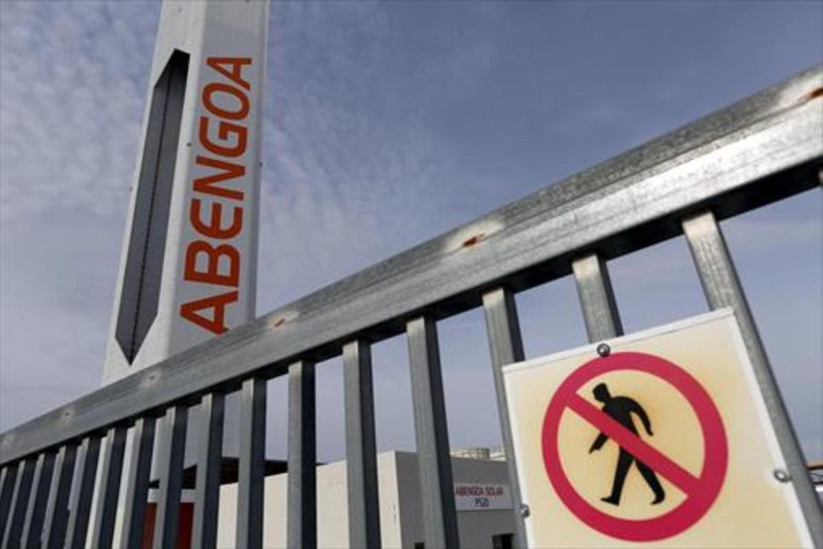 Planta solar de Abengoa, en Sanlúcar la Mayor (Sevilla). Planta solar de Abengoa, en Sanlúcar la Mayor (Sevilla).