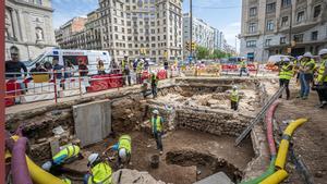 Nueve tumbas romanas y visigóticas salen a la luz en las obras de Via Laietana