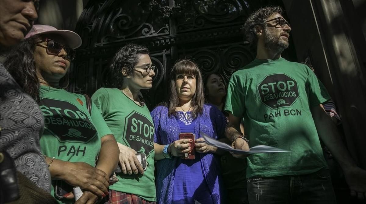 La PAH frena tres desnonaments amb menors La PAH frena tres desnonaments amb menors