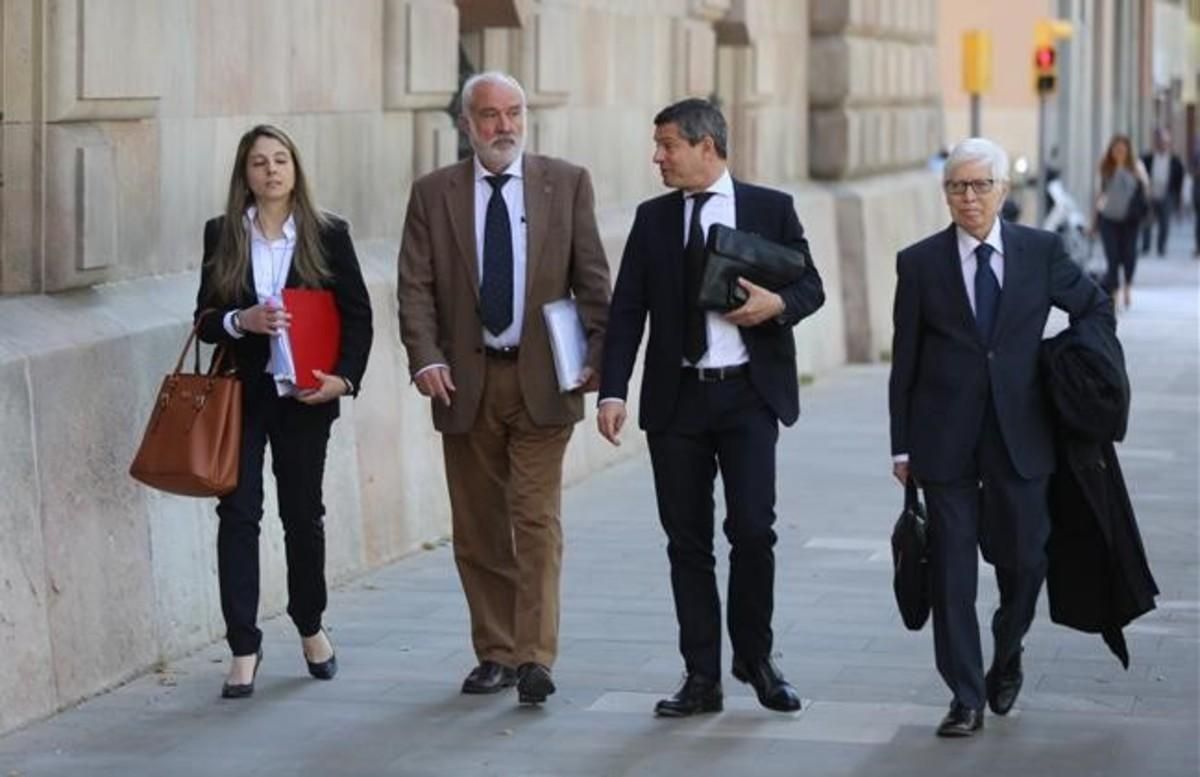 Los abogados de Messi, a la entrada en los juzgados Los abogados de Messi, a la entrada en los juzgados