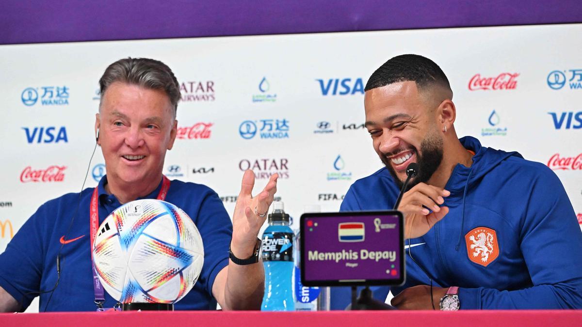 Van Gaal La L a Otra Vez Con Memphis Nos Besamos En La Boca 