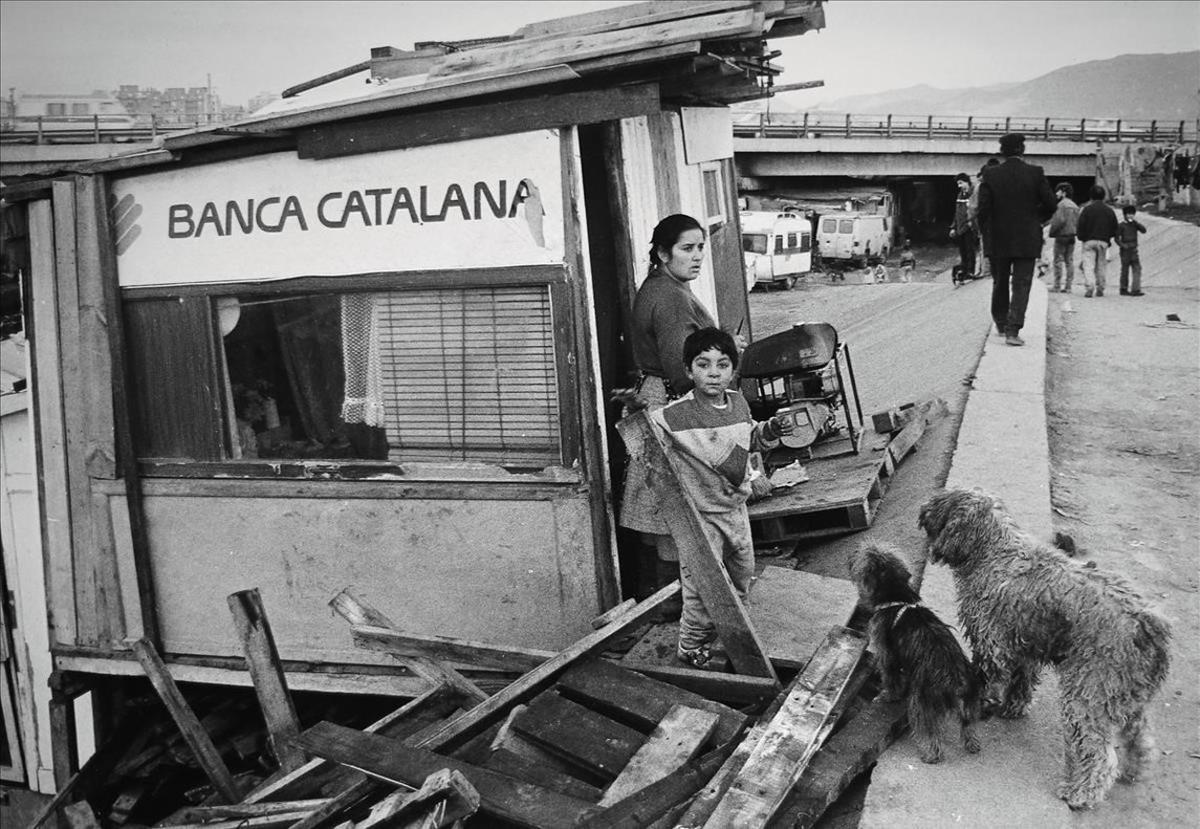 Ripollet, 1991, una foto magistral, que compendia un fiasco financiero, sus ecos políticos y la persistencia de la Catalunya paupérrima un año antes de los JJOO.