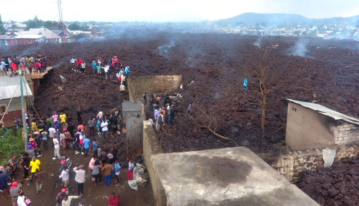La erupción de un volcán en el Congo deja cinco muertos y evacúa una ciudad