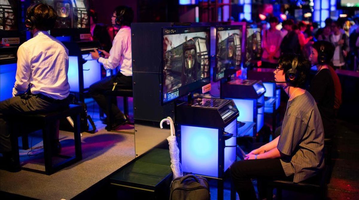 Los videojuegos se han quedado sin multitudinarios eventos, pero los jugadores siguen disfrutando de ellos desde sus casas Los videojuegos se han quedado sin multitudinarios eventos, pero los jugadores siguen disfrutando de ellos desde sus casas