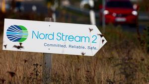 Una señal indica el acceso a una instalación del gasoducto Nord Stream 2 en la localidad germana de Lubmin.