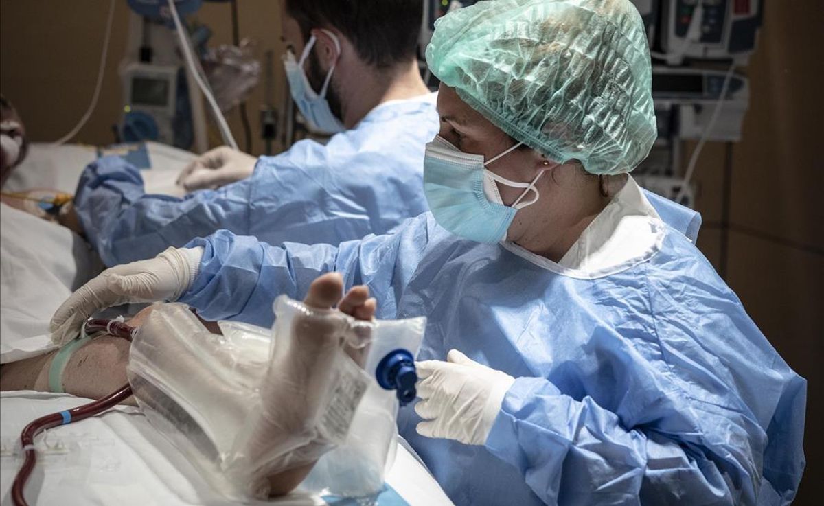 Paciente ingresado por covid en la uci del Hospital Vall d’Hebron. Paciente ingresado por covid en la uci del Hospital Vall d’Hebron.