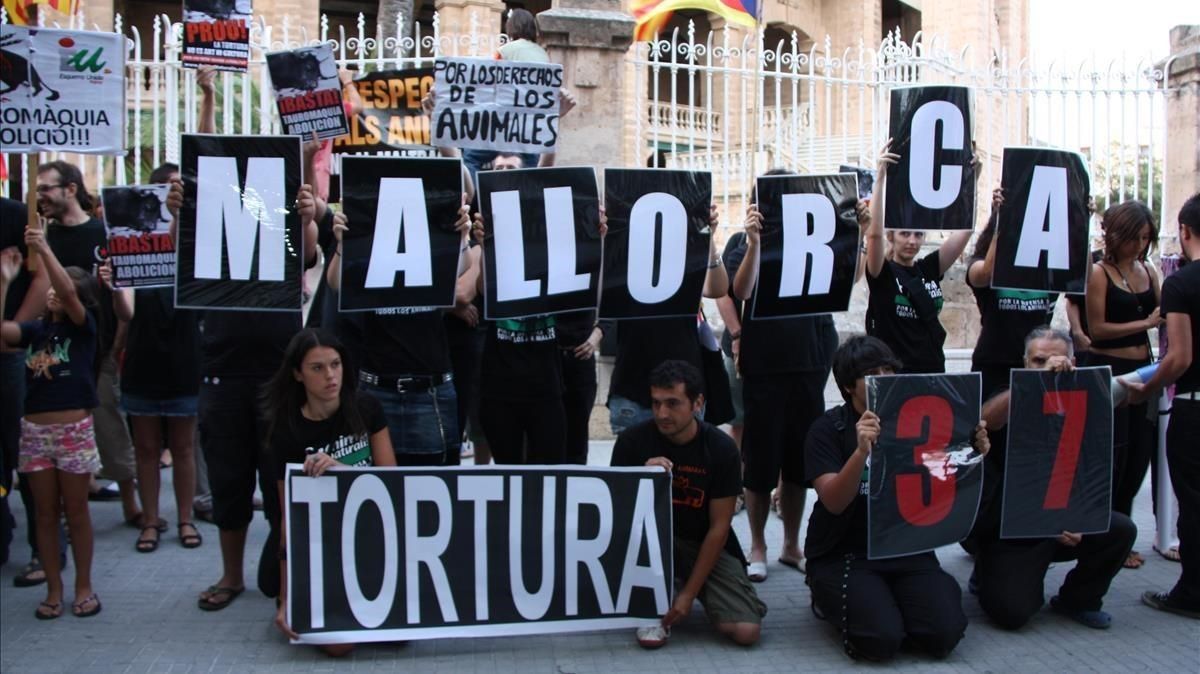 Baleares prohíbe matar y maltratar a los toros en las corridas Baleares prohíbe matar y maltratar a los toros en las corridas