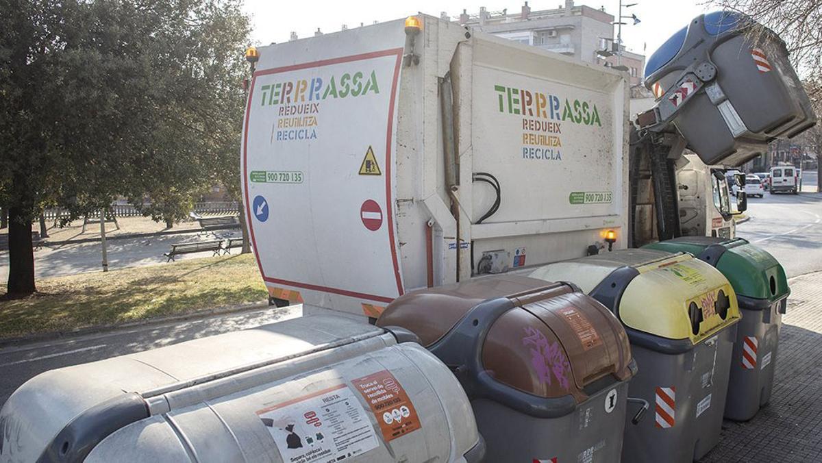 Mor un empleat del servei de recollida d’escombraries de Terrassa