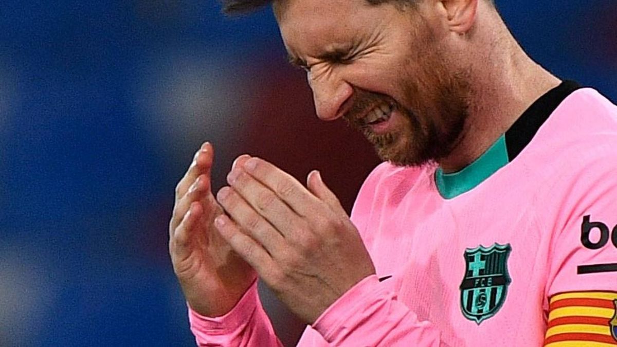 Messi, desesperado, en el Levante-Barça. Messi, desesperado, en el Levante-Barça.