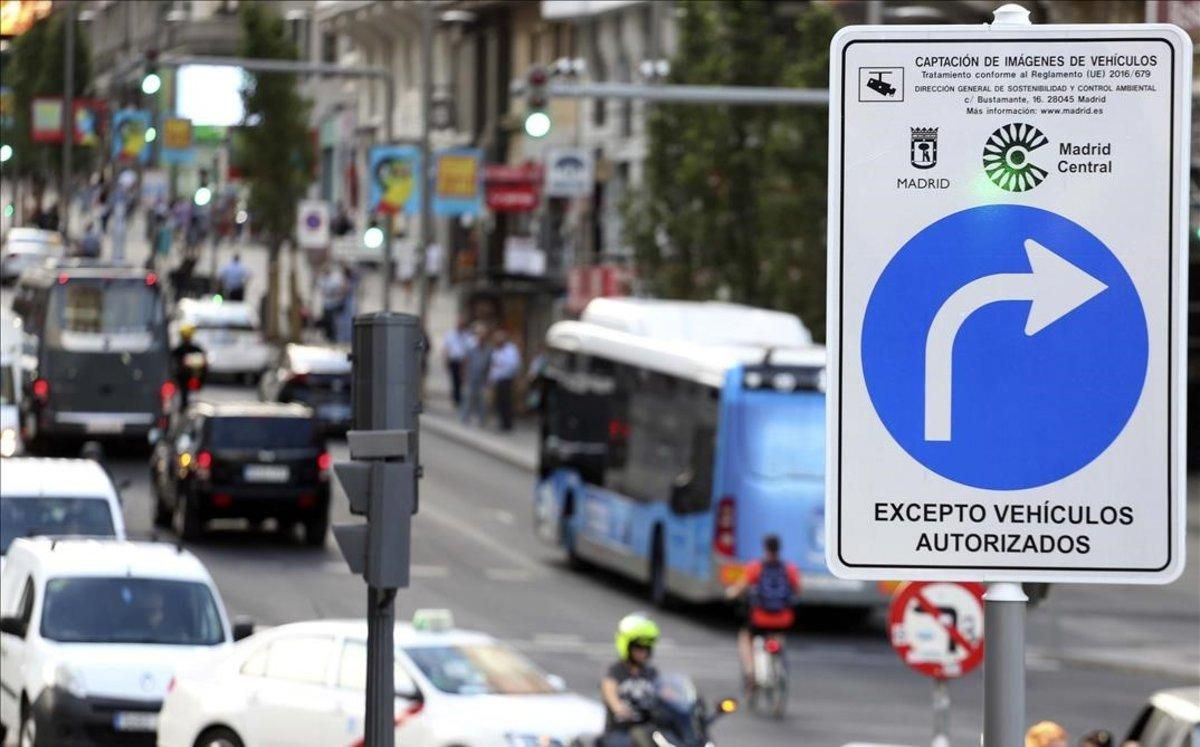 Madrid Central vuelve a multar a los vehículos no autorizados a circular por la zona de bajas emisiones. Madrid Central vuelve a multar a los vehículos no autorizados a circular por la zona de bajas emisiones.