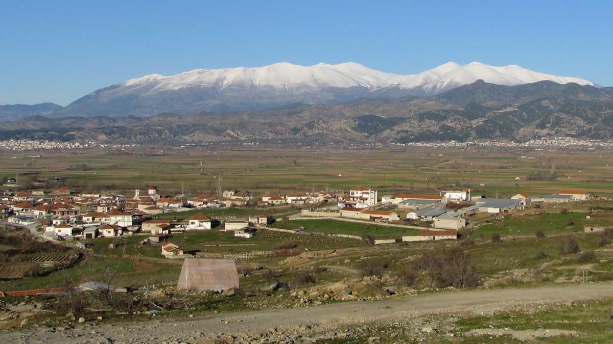 Elassona y la montaña de Olymbos, en Grecia. Elassona y la montaña de Olymbos, en Grecia.