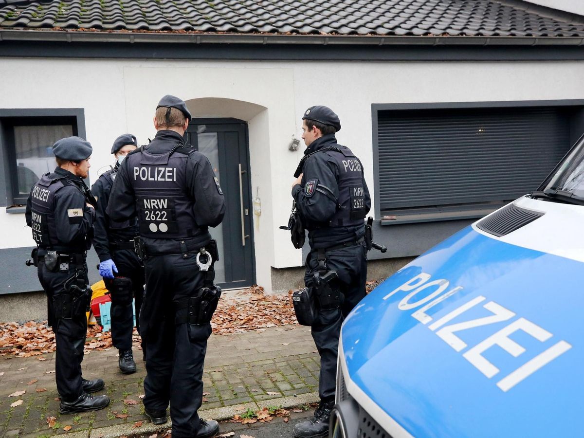 La Policía de Alemania incauta adornos navideños con símbolos nazis La Policía de Alemania incauta adornos navideños con símbolos nazis