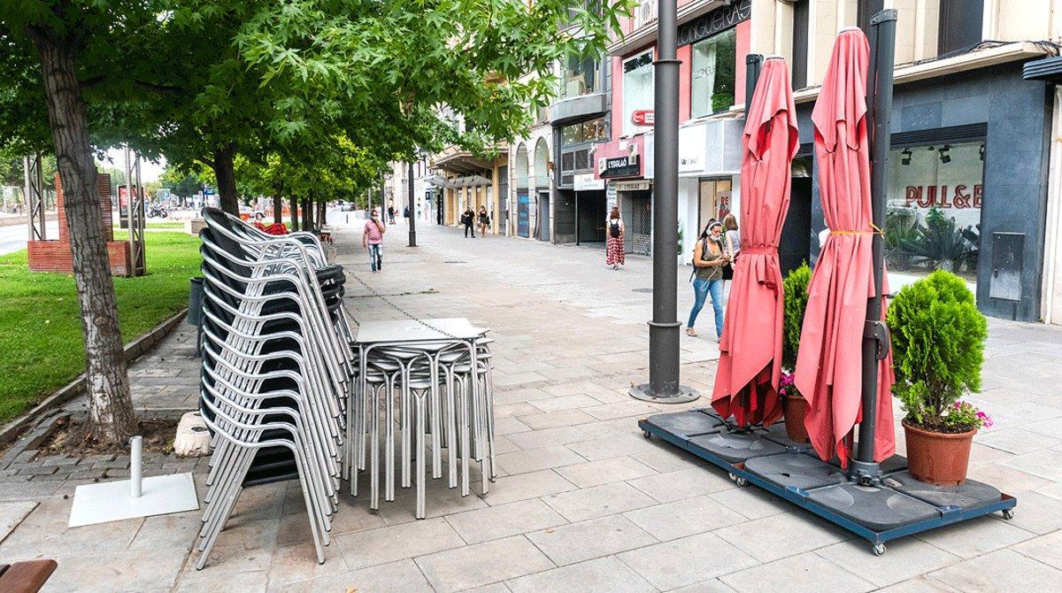 Tiendas y bares cerrados en Lleida.