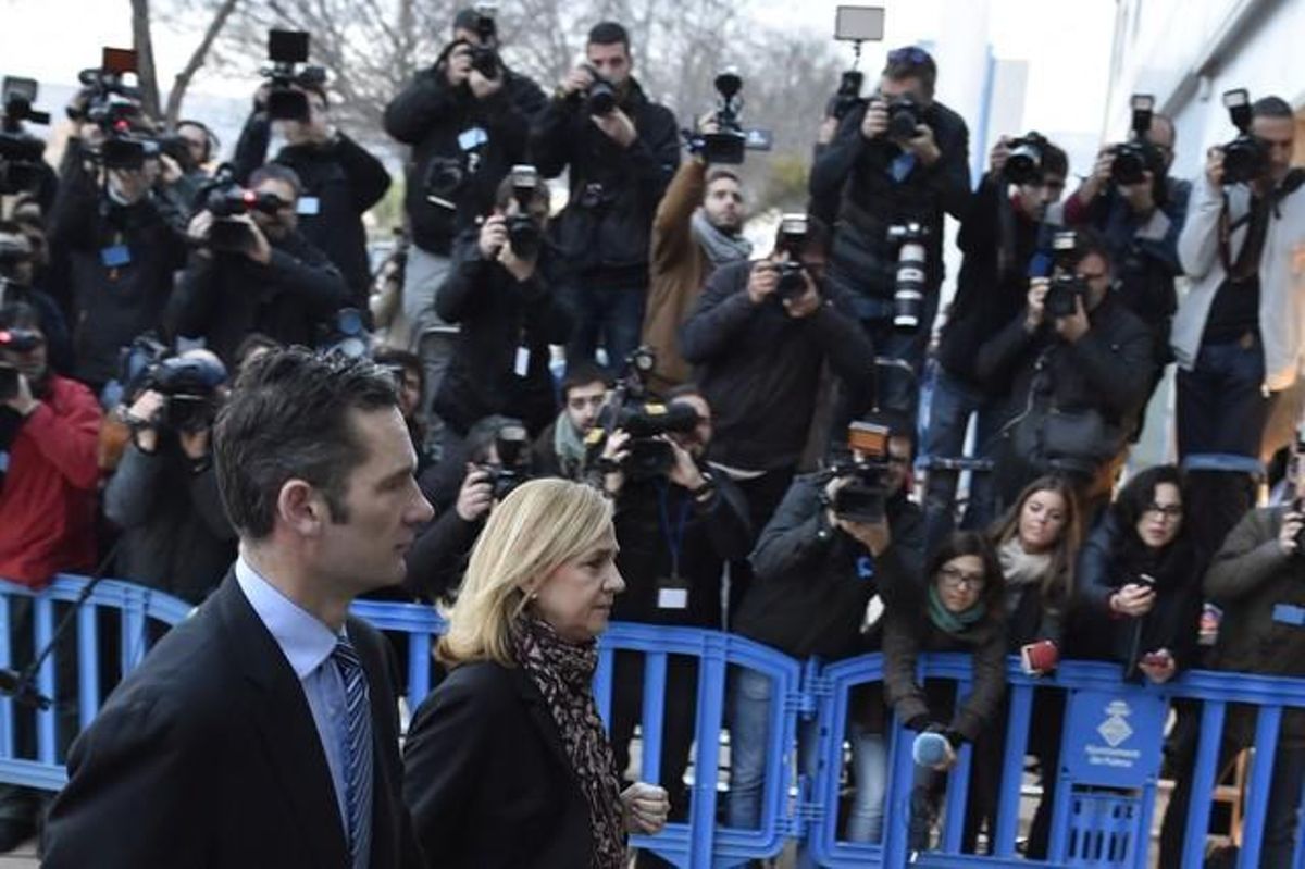 Llegada a los juzgados de Palma de la infanta Cristina y su esposo, Iñaki Urdangarin. Llegada a los juzgados de Palma de la infanta Cristina y su esposo, Iñaki Urdangarin.