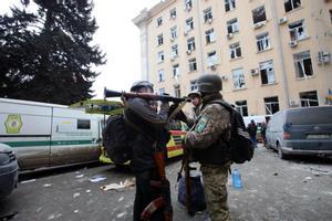 Veinte de los 27 países de la UE envían armas a Ucrania