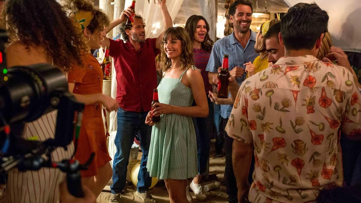 Michelle Jenner y Oriol Pla protagonizan el anuncio de Estrella Damm. Michelle Jenner y Oriol Pla protagonizan el anuncio de Estrella Damm.