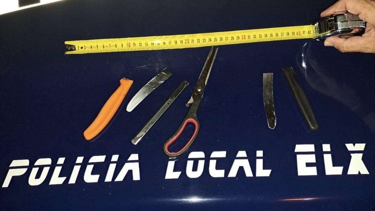 Detinguts dos companys de pis a Alacant per agredir-se mútuament amb ganivets i tisores