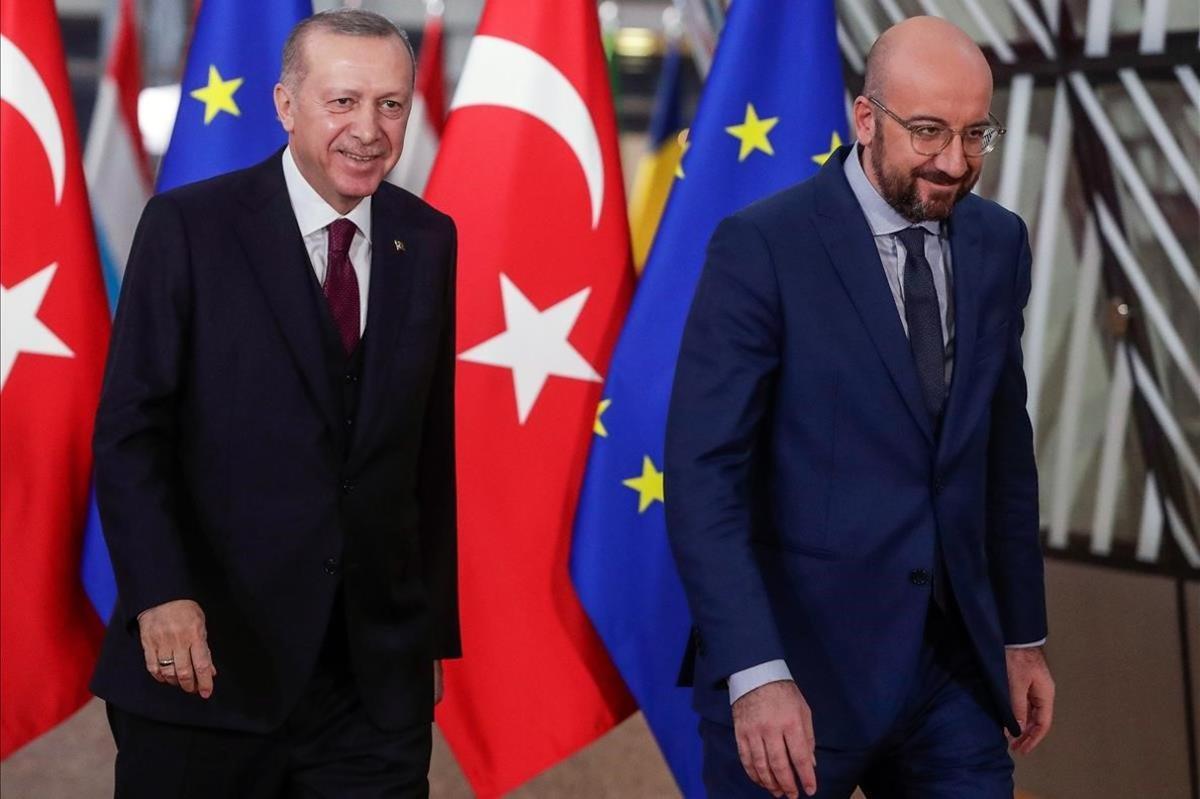 Erdogan, presidente de Turquía, y Michel, presidente del Consejo de Europa, en Bruselas.