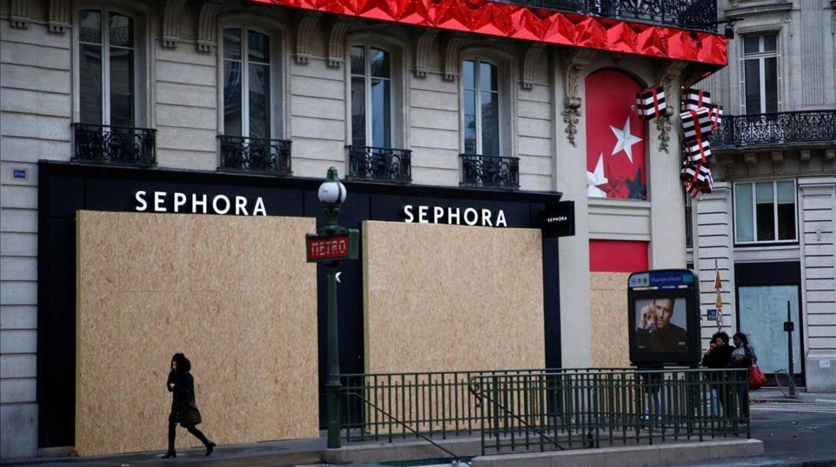 Nou dissabte negre a França amb més de mil detinguts entre els 'armilles grogues'
