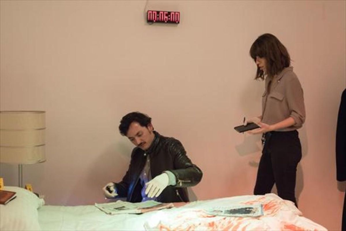 Damià Capella y Ginebra Vall, en el ’microescape’ ’Escena del crimen’. Sigue siendo el misterio más difícil de la cartelera aunque te den seis minutos, uno extra. Damià Capella y Ginebra Vall, en el ’microescape’ ’Escena del crimen’. Sigue siendo el misterio más difícil de la cartelera aunque te den seis minutos, uno extra.