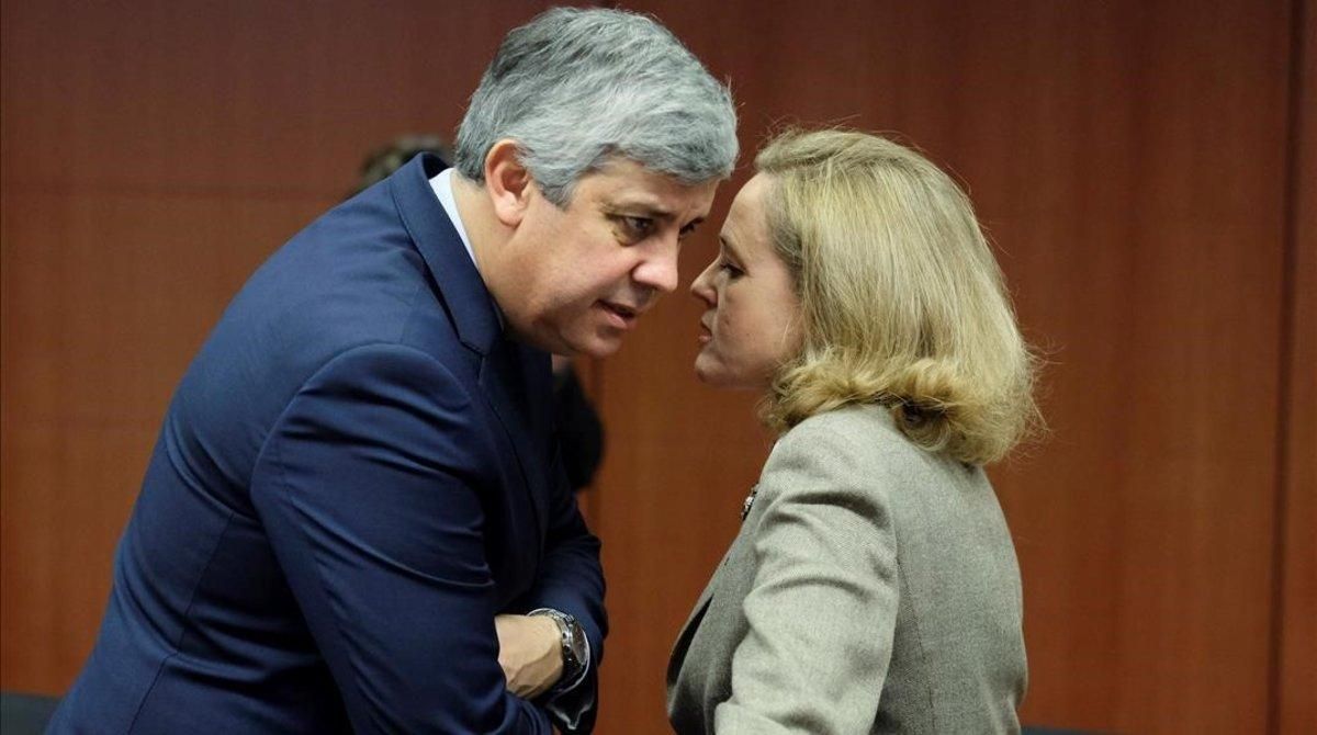 Mario Centeno conversa con Nadia Calviño, el pasado enero en Bruselas. Mario Centeno conversa con Nadia Calviño, el pasado enero en Bruselas.