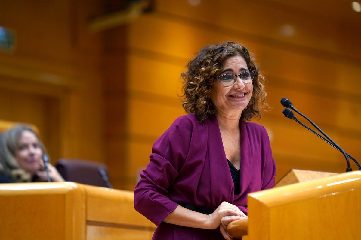  María Jesús Montero durante el pleno Presupuestos 2023 en el Senado.