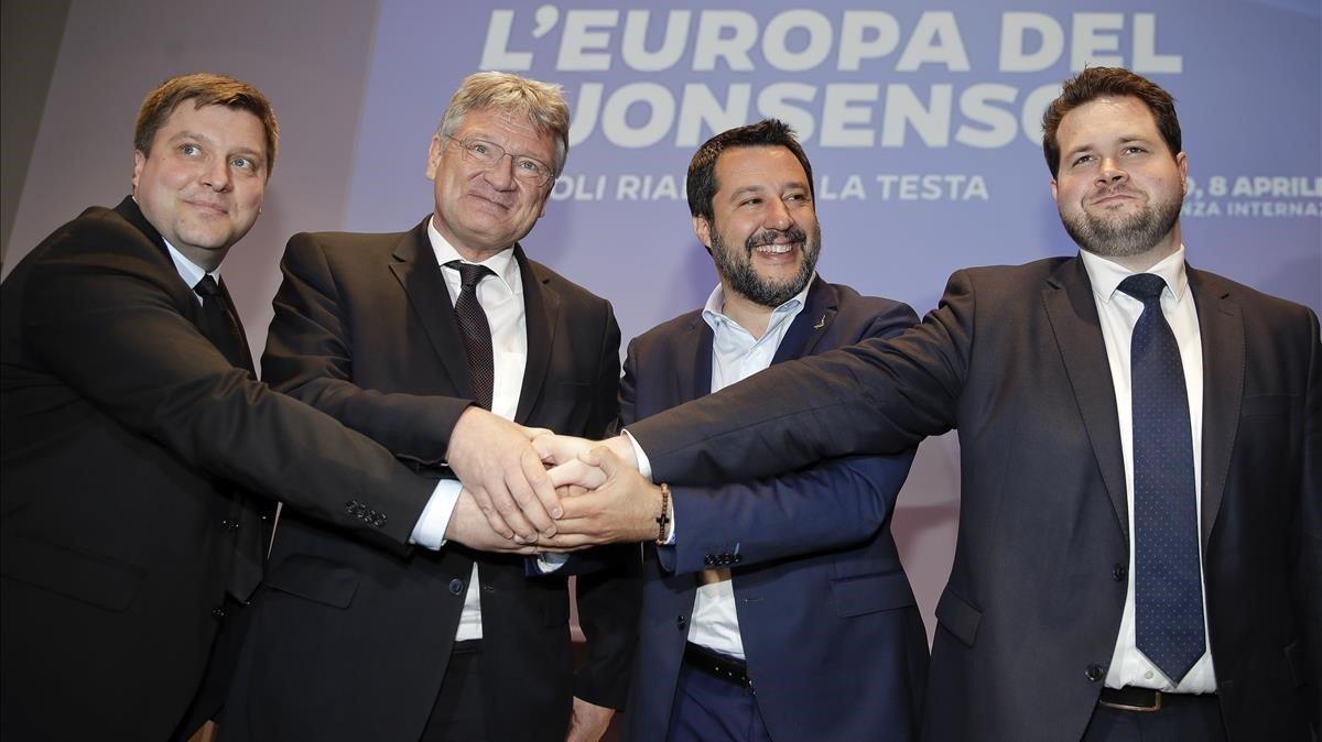 De izquierda a derecha, el finlandés Olli Kotro, el alemán Meuthen, el italiano Matteo Salvini y el danés Anders VIstisen. De izquierda a derecha, el finlandés Olli Kotro, el alemán Meuthen, el italiano Matteo Salvini y el danés Anders VIstisen.